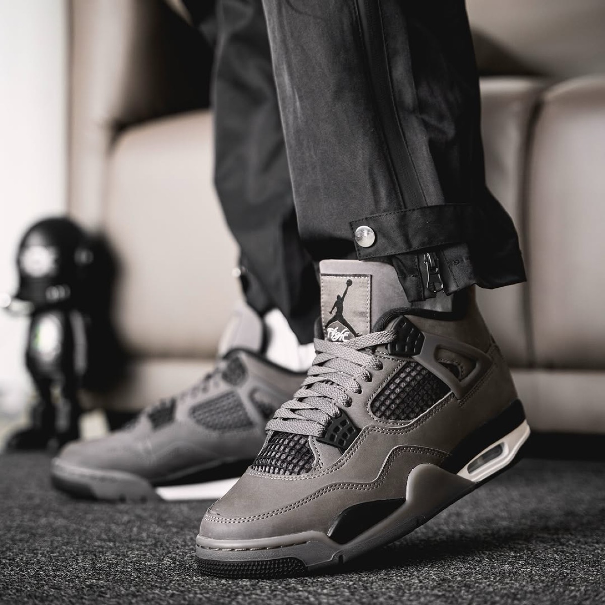 Nike Air Jordan 4 Retro “Cave Stone”が国内9月6日より発売 ［FQ8138