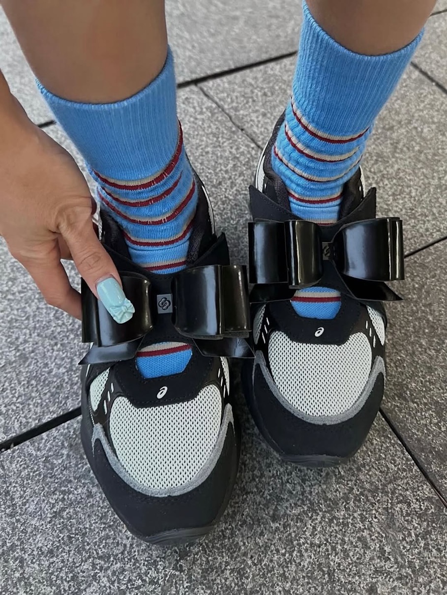 SHUSHU/TONG x Asics リボンをあしらった Gel-Kinetic Fluent が国内12