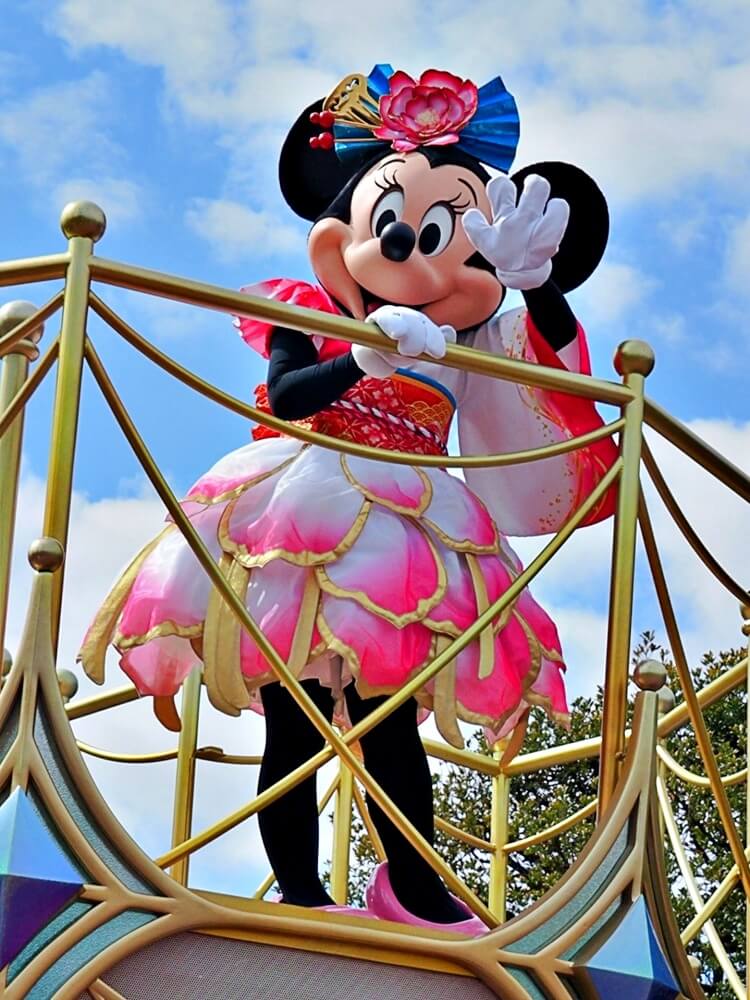 TDL「ディズニー夏祭り」バージョンのトータリー・ミニーマウス