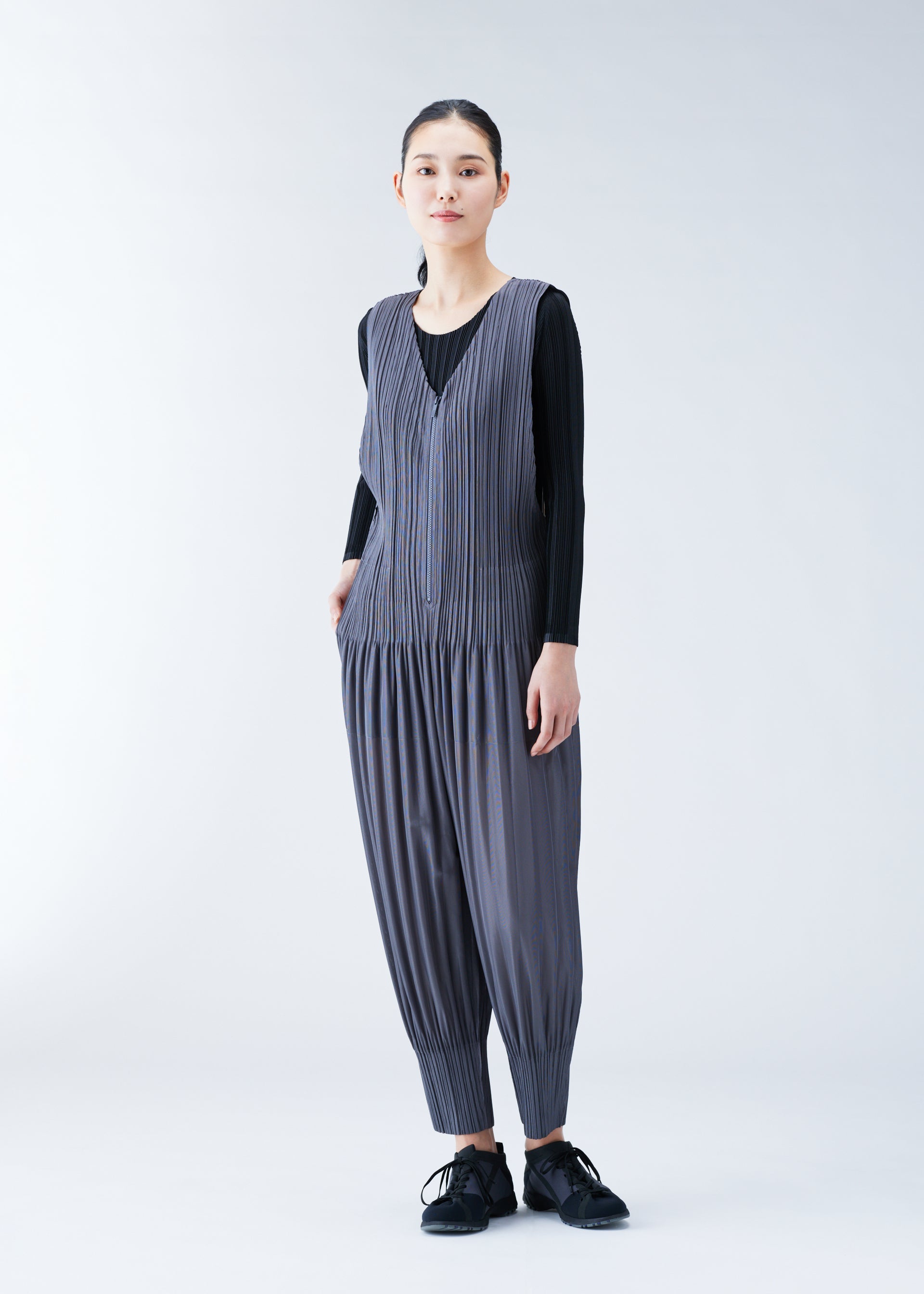 RIB PLEATS BASICS – ISSEY MIYAKE ONLINE STORE