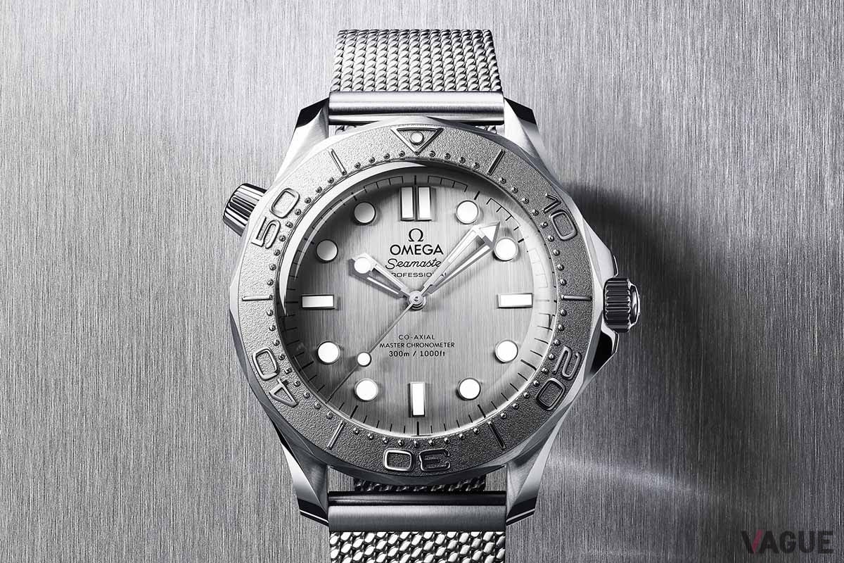 ダニエル・クレイグ着用で話題！ メタリックに輝くオメガ