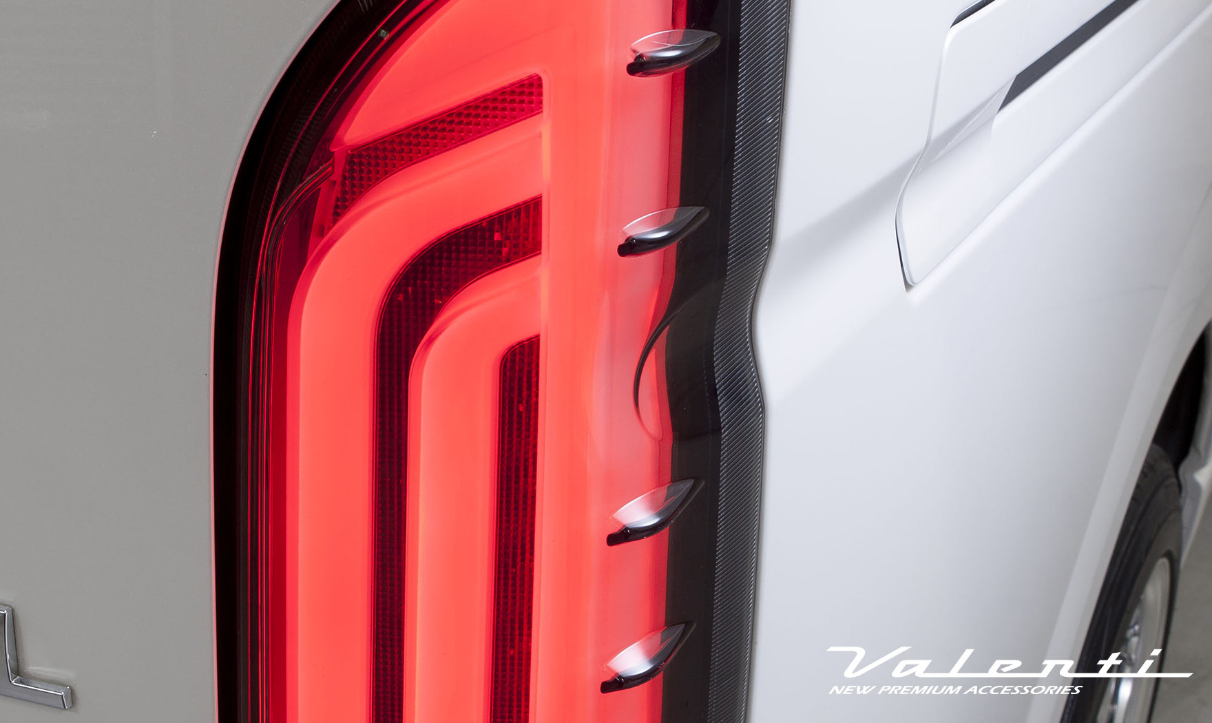 トヨタ 200系 ハイエース ジュエルLEDテールランプ ULTRA Ζ｜製品情報