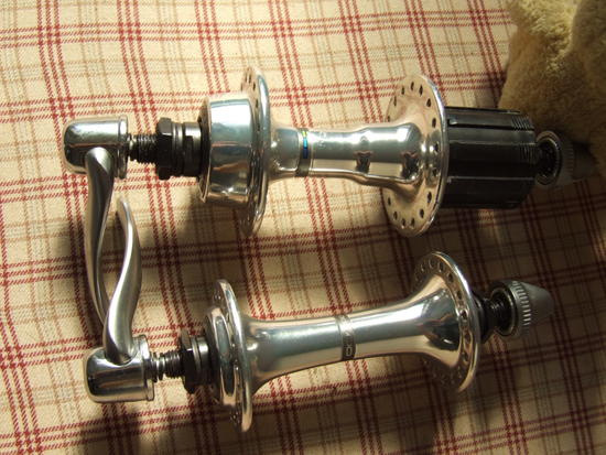 VeloBase.com - Component: Shimano FH-6400 & HB-6400 600EX Ultegra