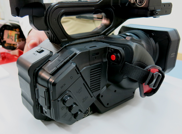 あえてレンズ一体型を選択したパナソニックDVX200 | VIDEO SALON.web