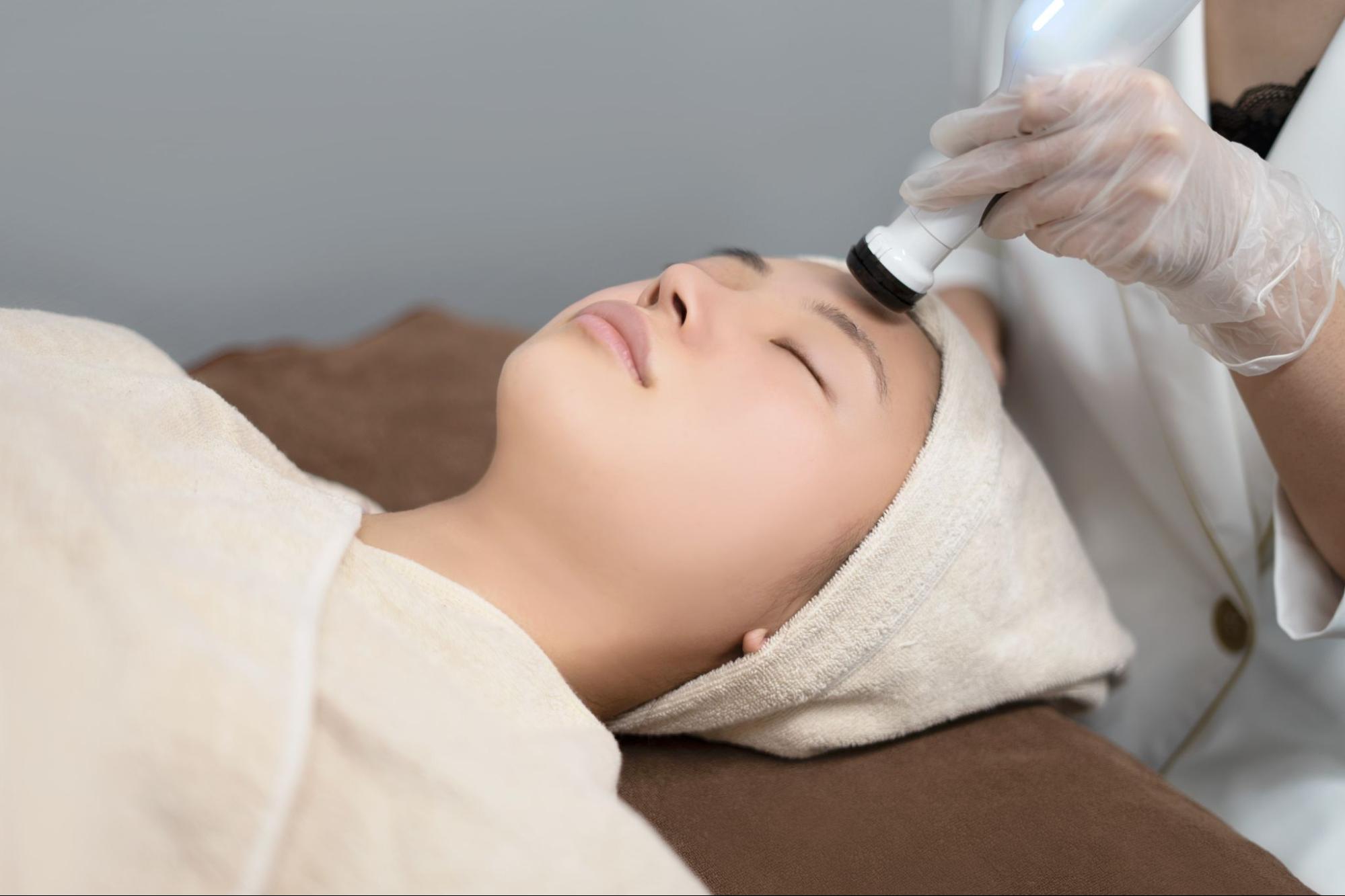 Dr.Viseaのプラズマ美顔器『シミプラズマネオ』ついて顧問教授に