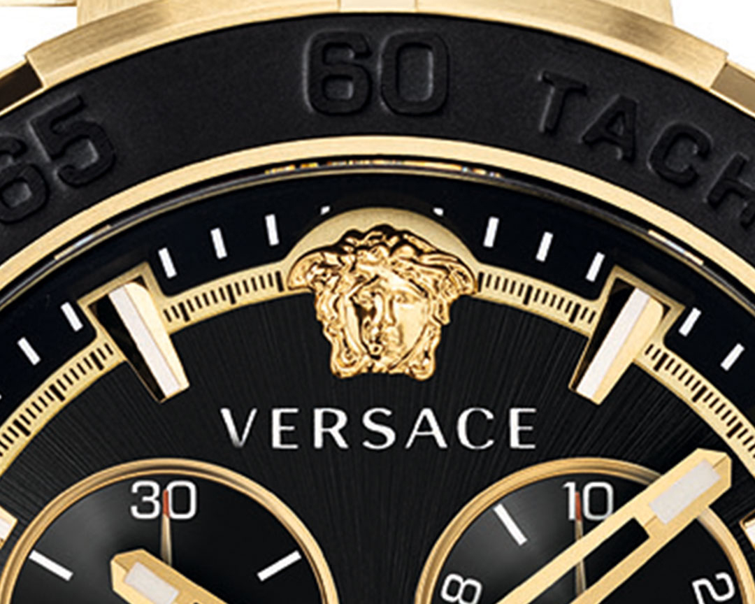 文字盤をブルーに照らすヴェルサーチェの新作クロノグラフ「グレカ