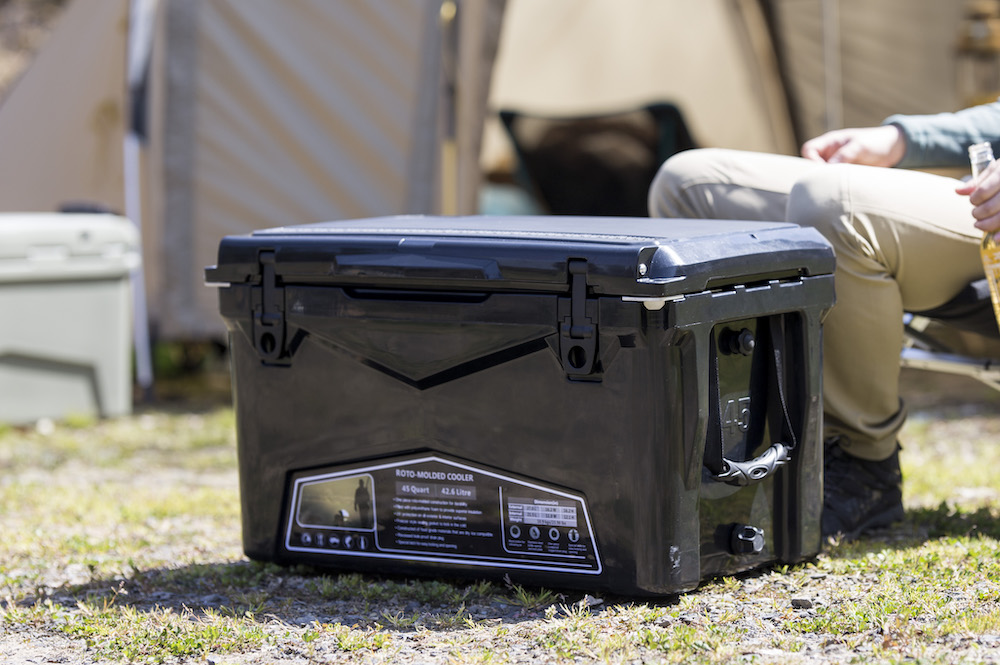 こんなクーラーボックス見たことない。漆黒のアイスランドクーラーを