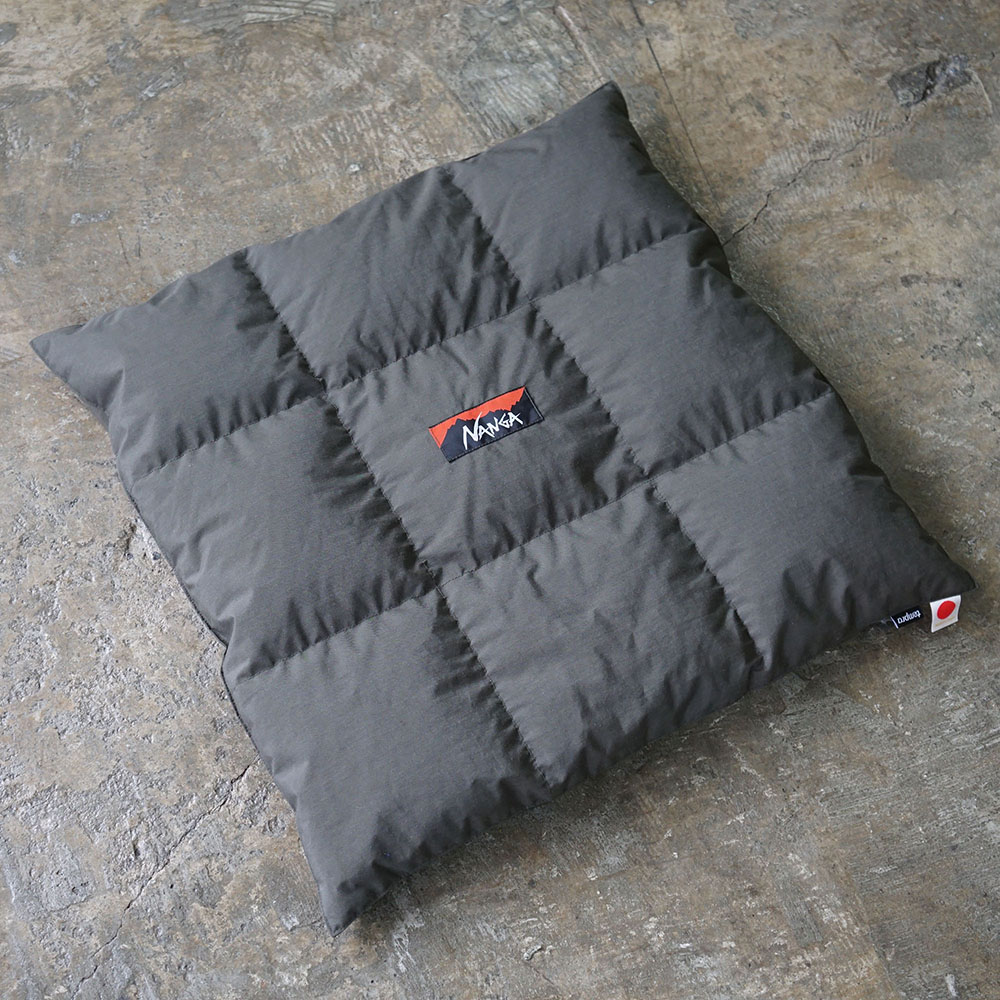 ありそうでなかった！ ナンガ×テンプラの、温くてタフな「ダウン座布団