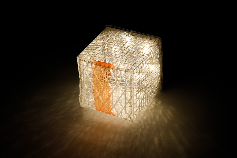 電池不要！コンパクトなソーラー充電LEDランタン「ソーラーパフ」に