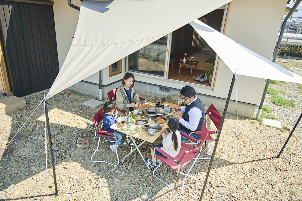 スノーピーク初の“住宅向け”シェードが登場。自宅で気軽にアウトドア