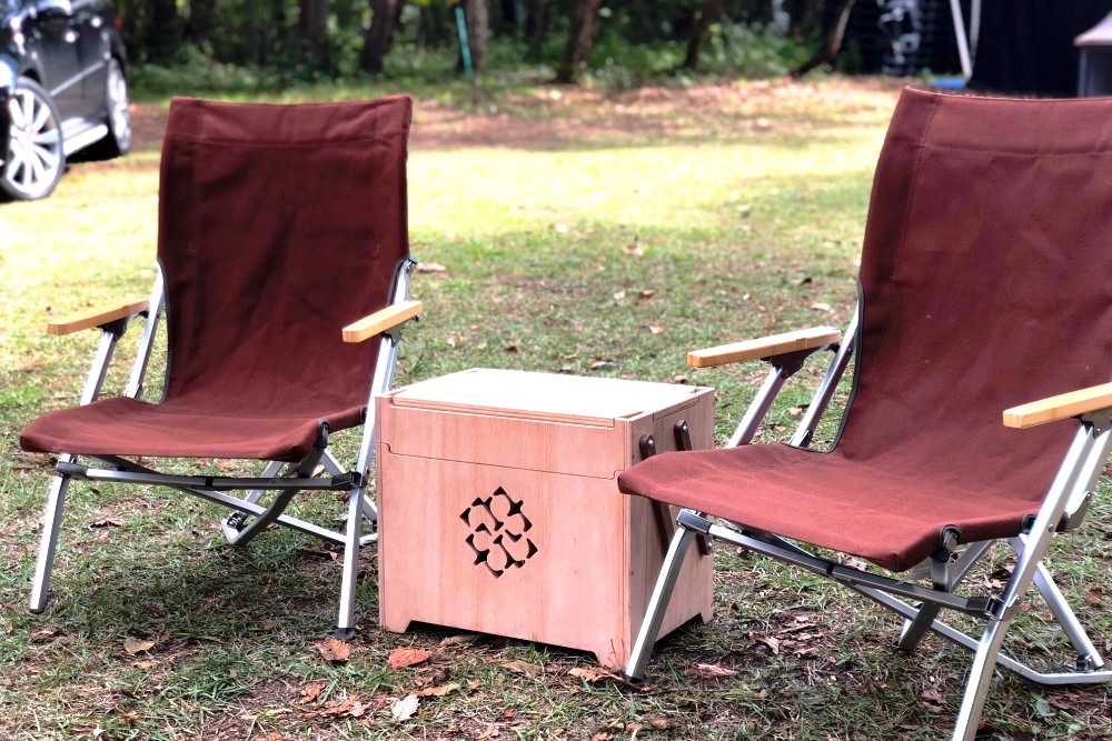 収納とテーブルが一体に。エルネストの一石二鳥なウッドコンテナが画期