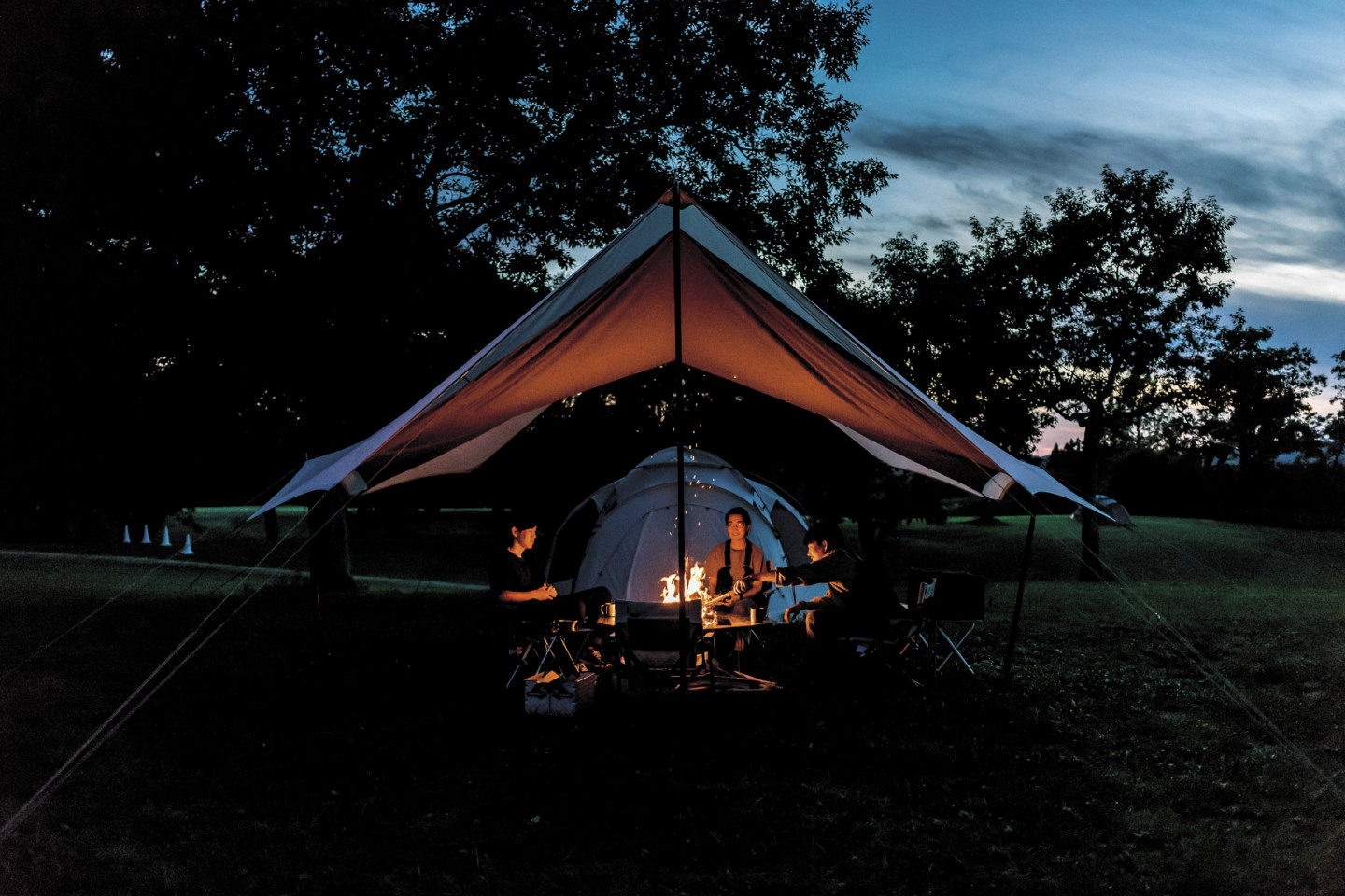 スノーピークから、難燃性素材を採用した焚き火対応タープがついに登場