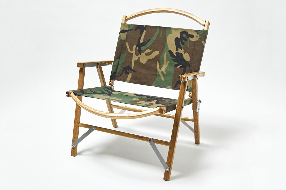 カーミットチェアに日本限定のカモフラモデル。定番のウッドランドに