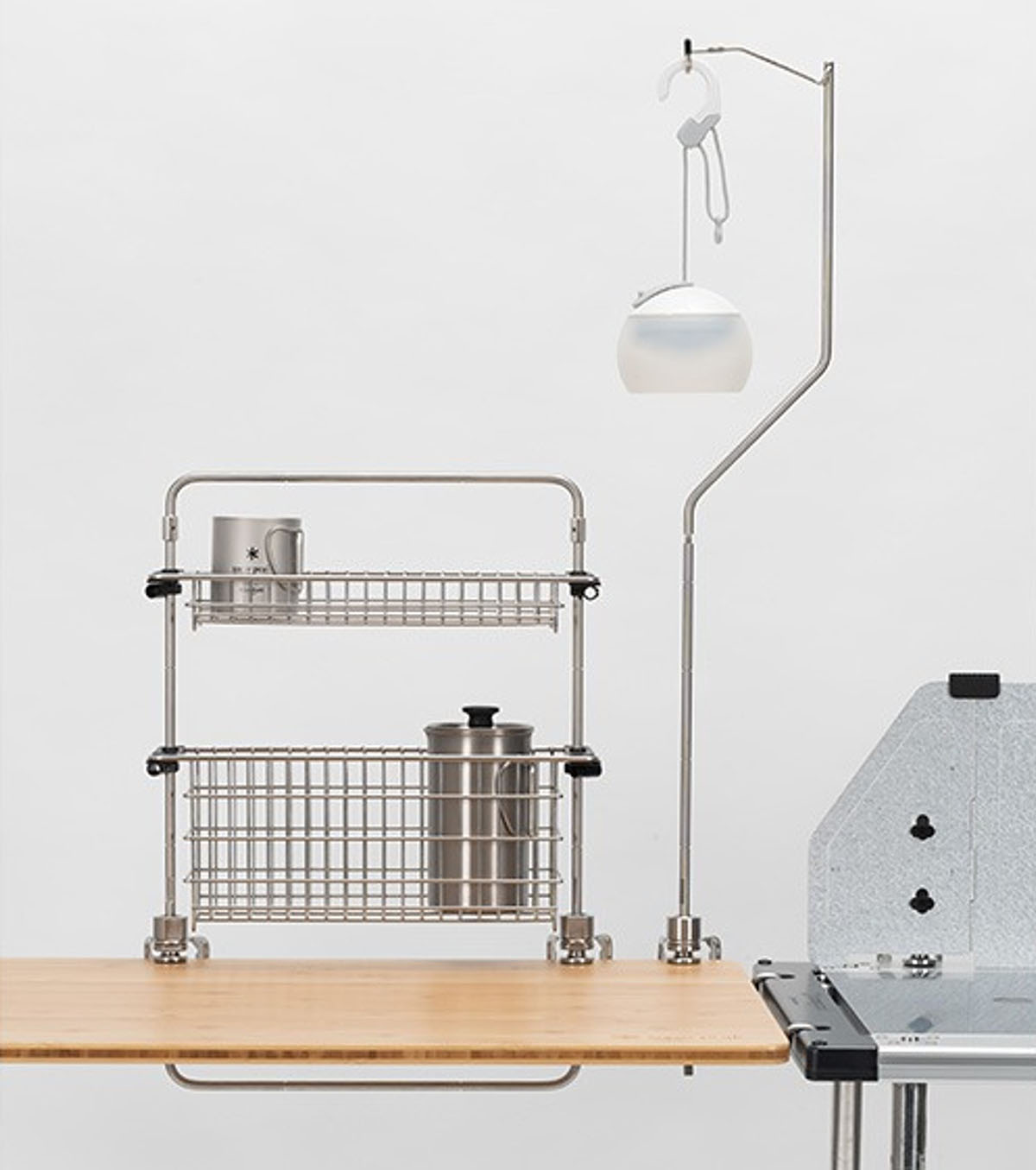 スノーピークから、テーブル上を立体的にカスタムできる新システムが