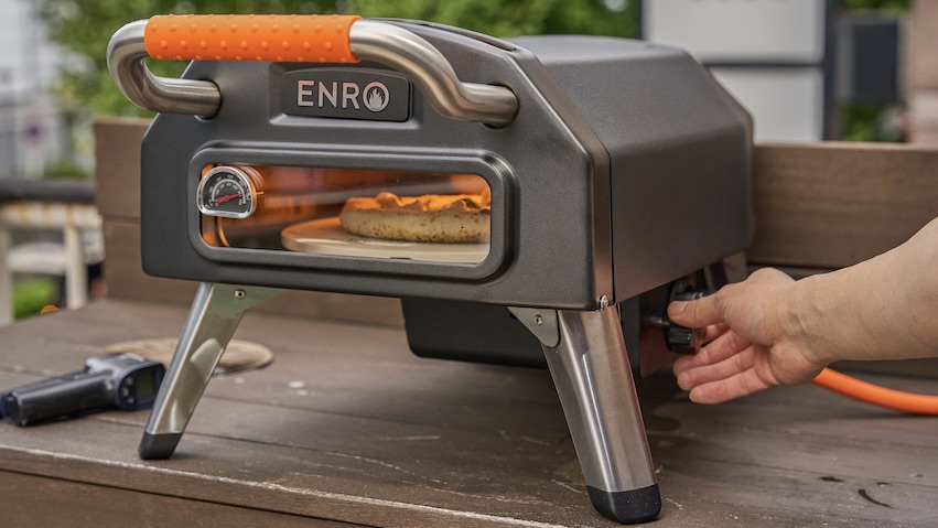 ポータブルピザ窯専門ブランド「エンロ」から、CB缶＆OD缶でも利用可能