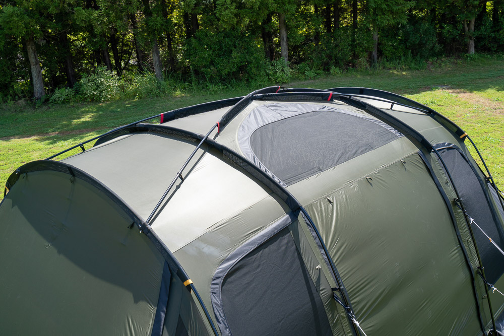 オガワの新作トンネル型テントは、ゆったりサイズを極めた6人用。開放