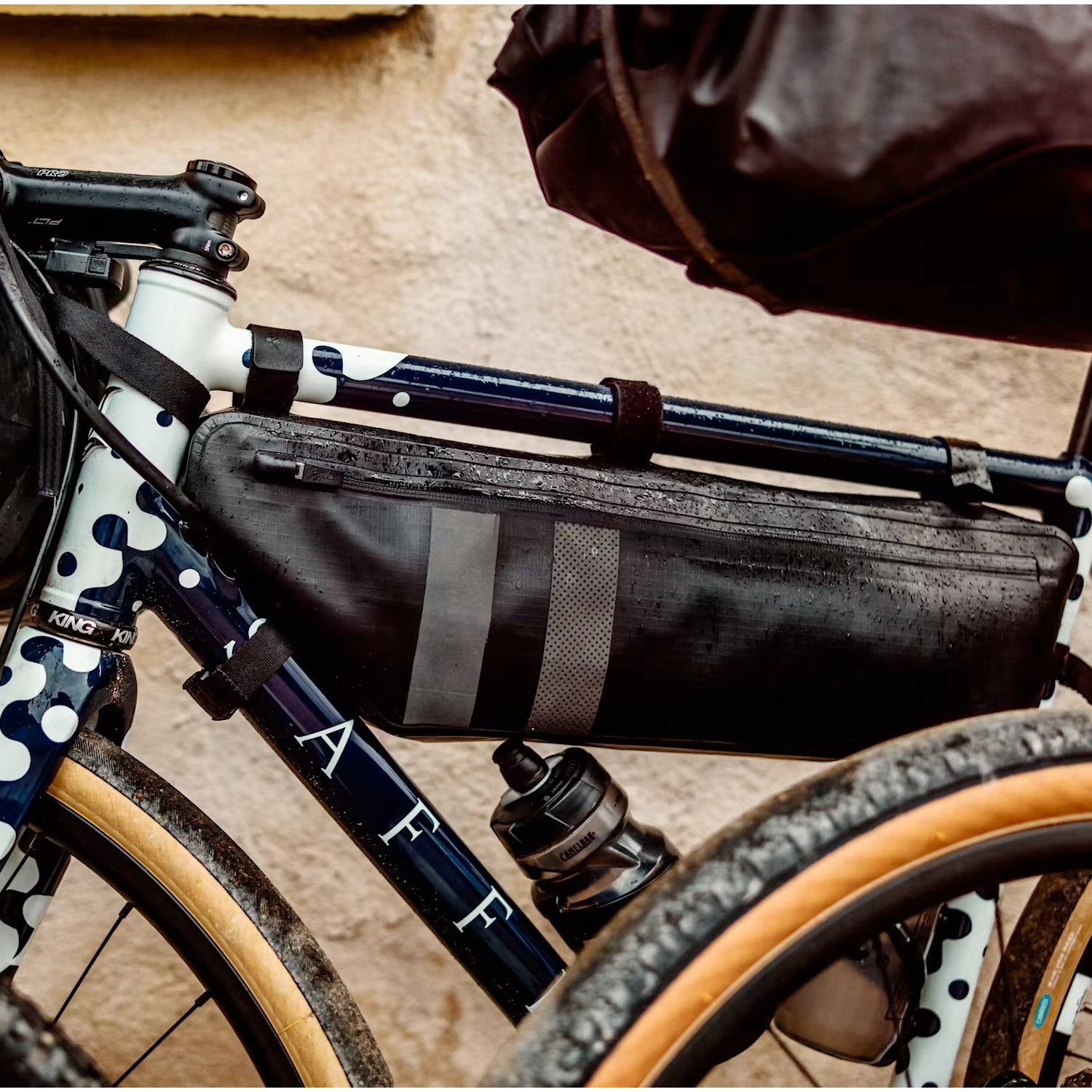 Rapha Explore Frame Pack - Vulcan/ Asphalt – woolyswheels.com.au