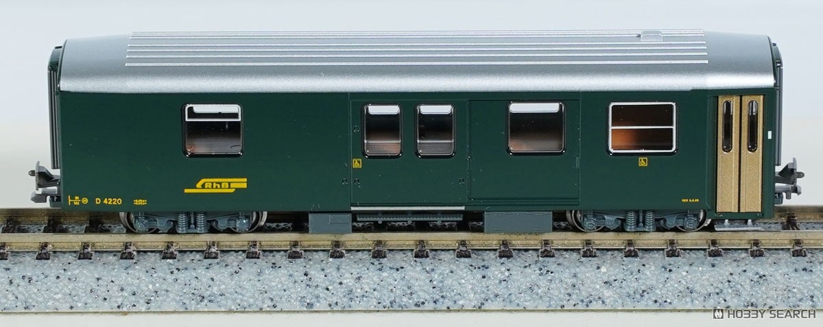 Ge6/6-I ＜レーティッシュ・クロコダイル＞ + アルプスの緑の客車 5両