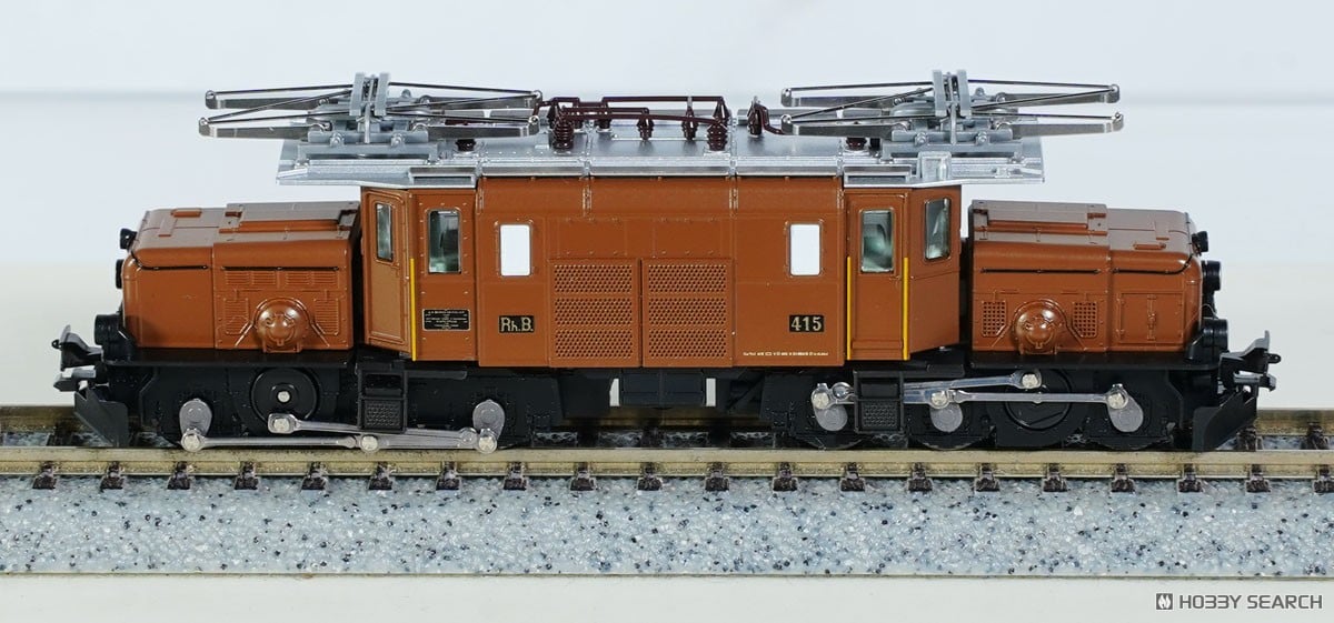 Ge6/6-I ＜レーティッシュ・クロコダイル＞ + アルプスの緑の客車 5両