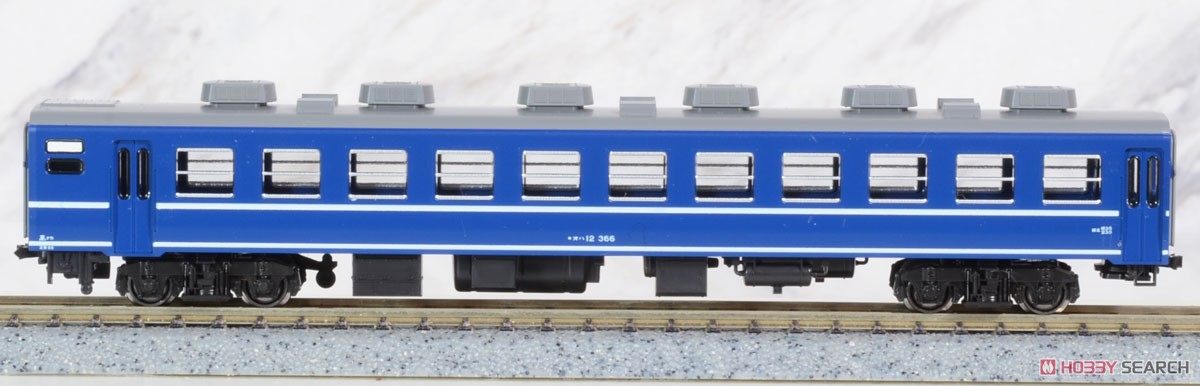 E233系3000番台8両、高崎車両センター12系客車フル編成 E233系3000番台