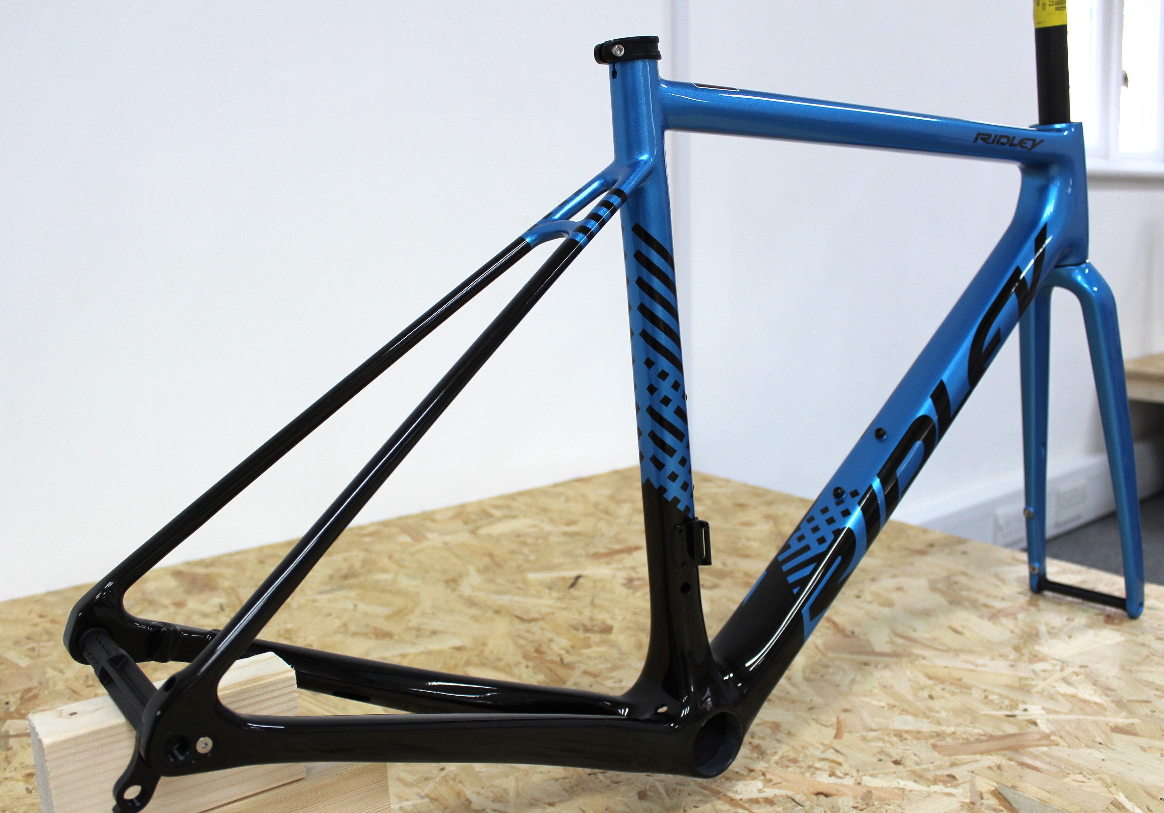 Ridley Helium SLX Disc Frameset (XS = 51) – Cyclefit