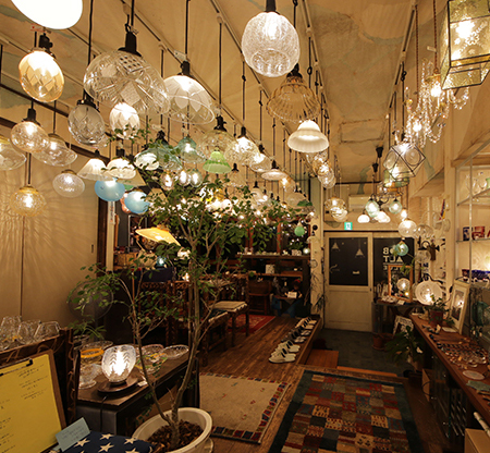 お店について | 大阪谷町のランプショップ・ギャラリー【コバルトブルー】