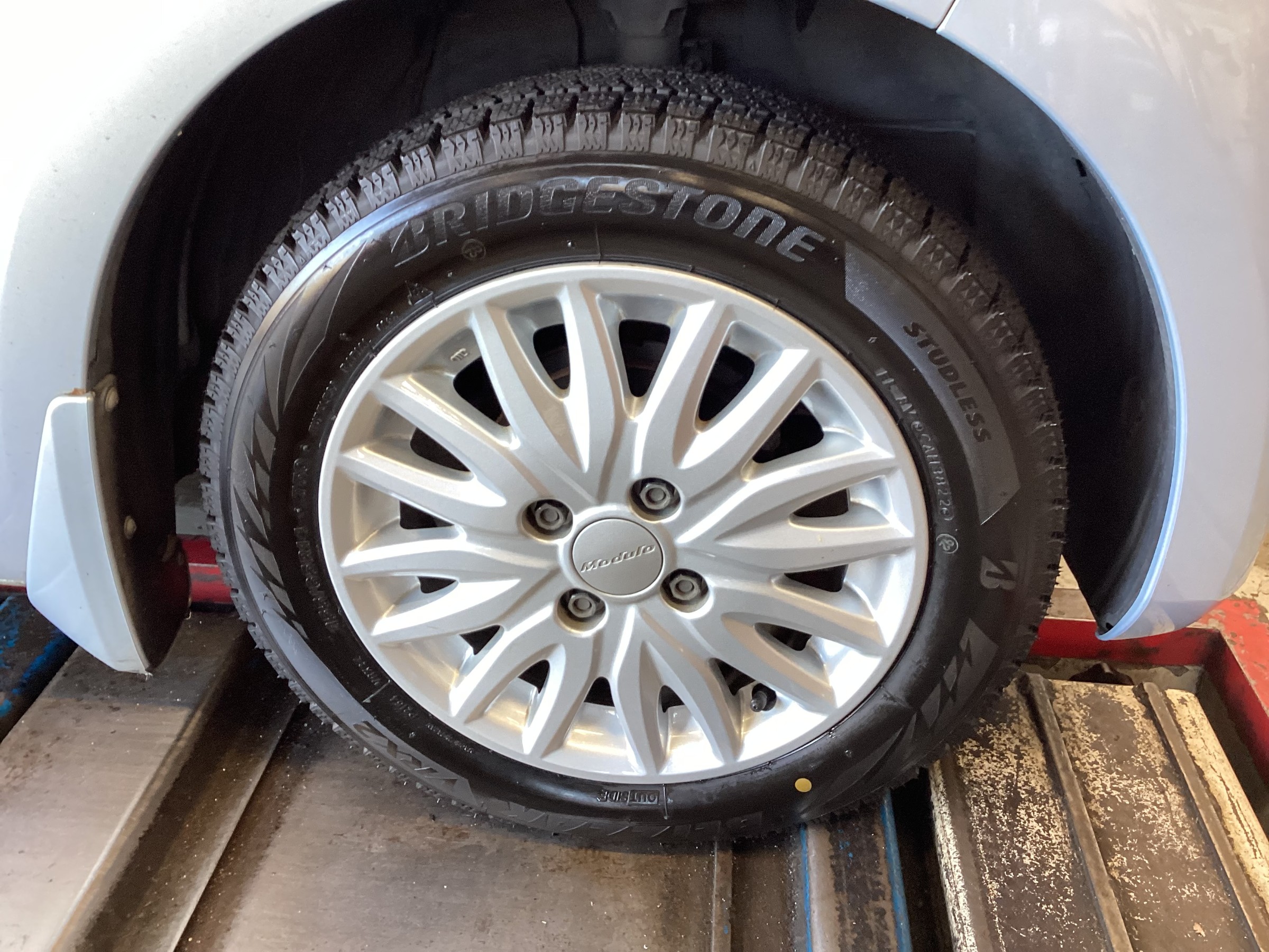 スタッドレスタイヤに交換します！ | スタッフ日記 | コクピット 名取