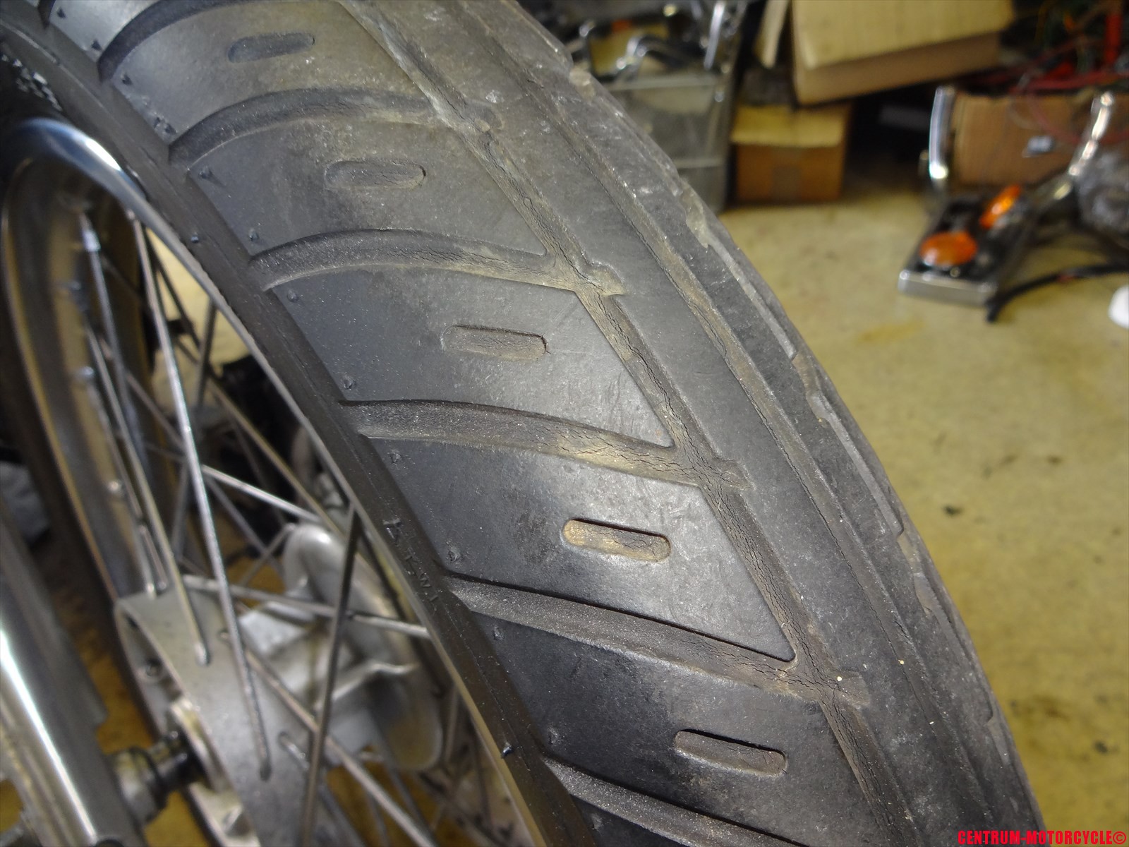 前編】ビラーゴ250のフロントタイヤを交換してみよう！ | セントラムの