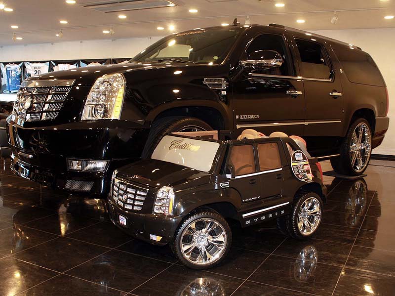 電動乗用エスカレードEXT ハイブリッド ブラック 12V '07y?モデル