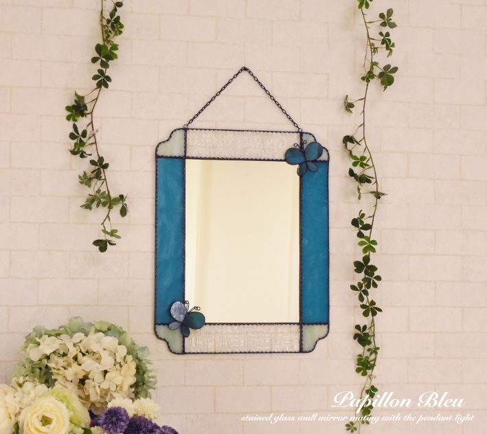 ステンドグラスの壁掛け鏡 幸せを呼ぶ蝶【Papillon Bleu】 | 照明と