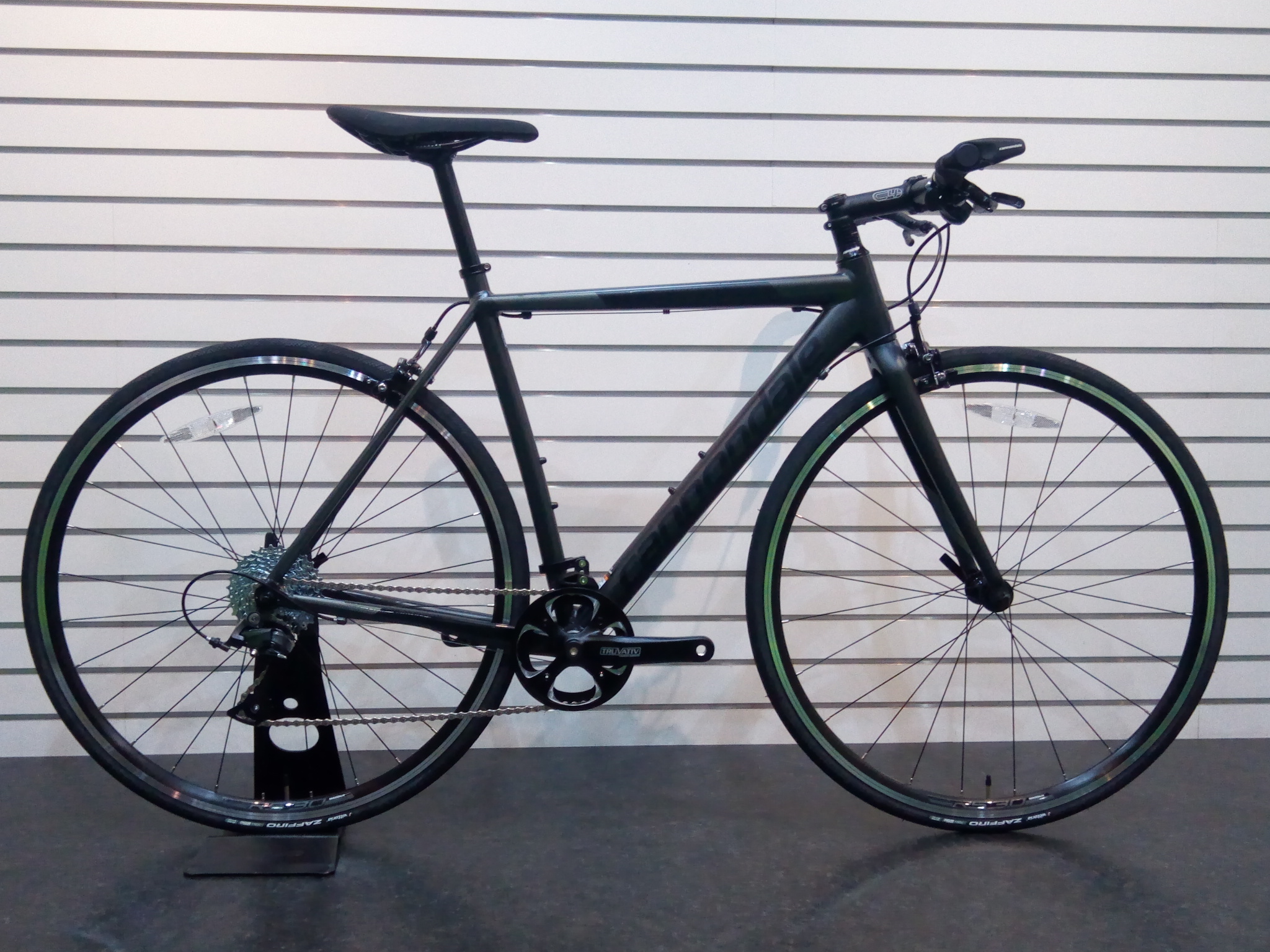 最強の「CAAD」のフラットバーロード、CAAD Optimo Flat