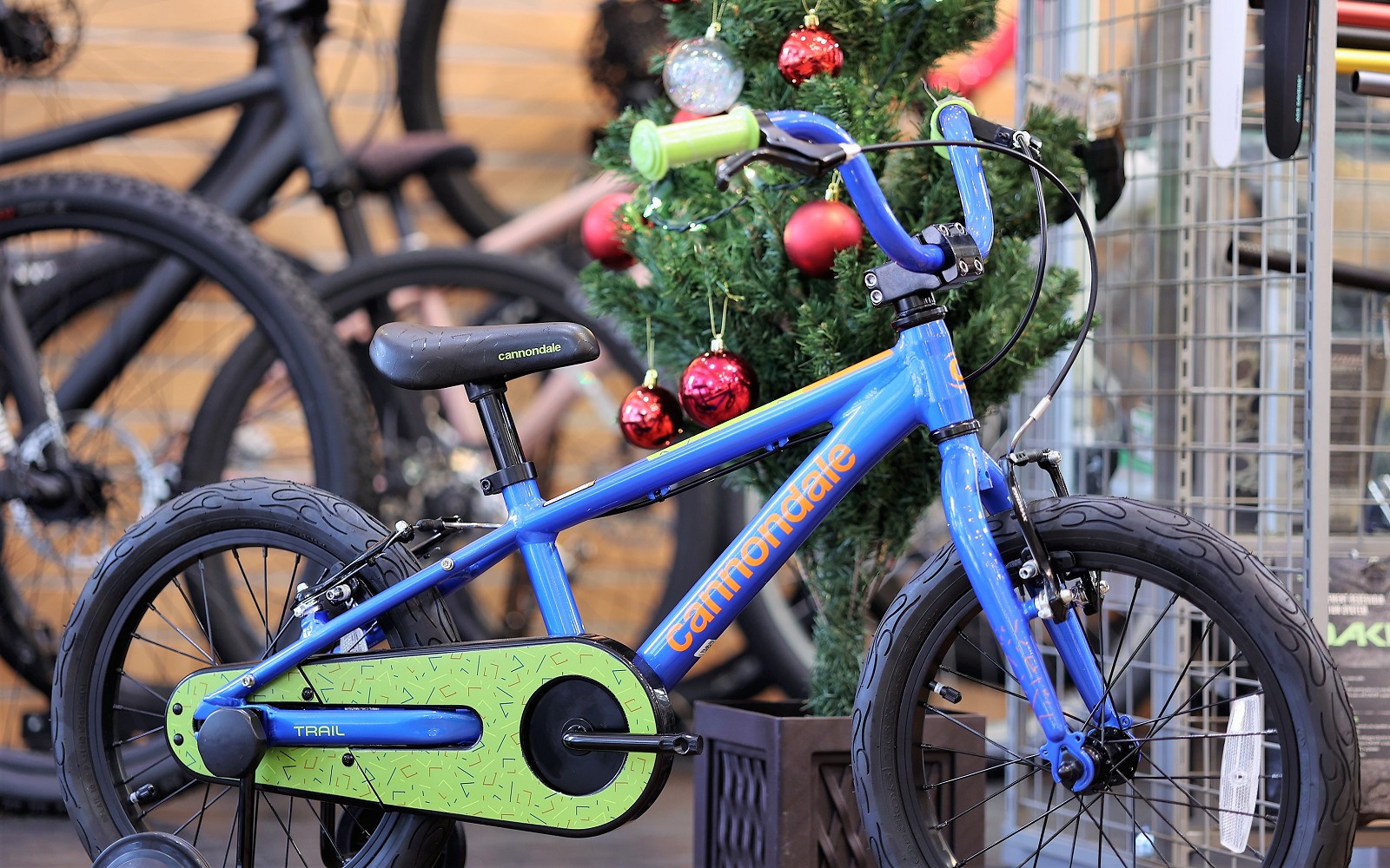 全国のサンタさんへ、キャノンデールキッズバイク即納できます