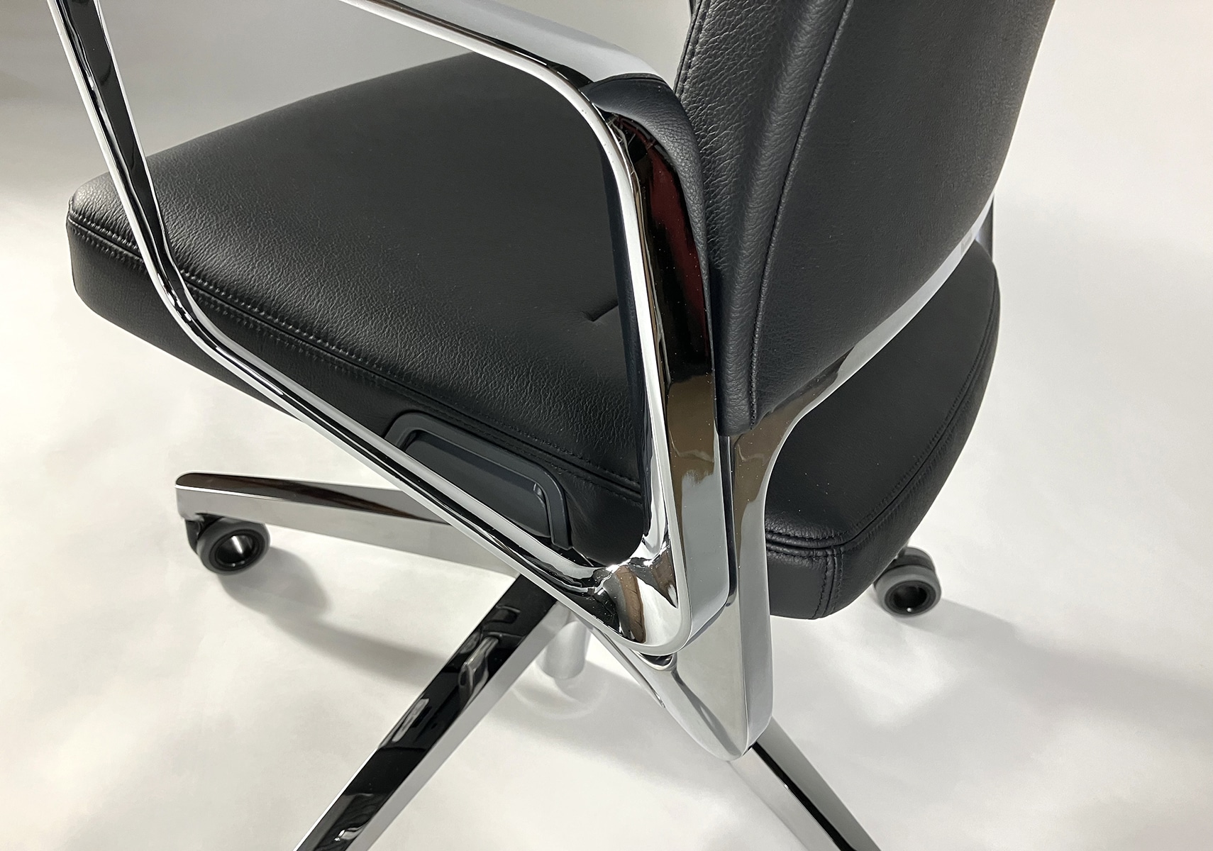 IXC（イクスシー）VINTAGE 32V2（1NA01）ヴィンテージ ハイバック