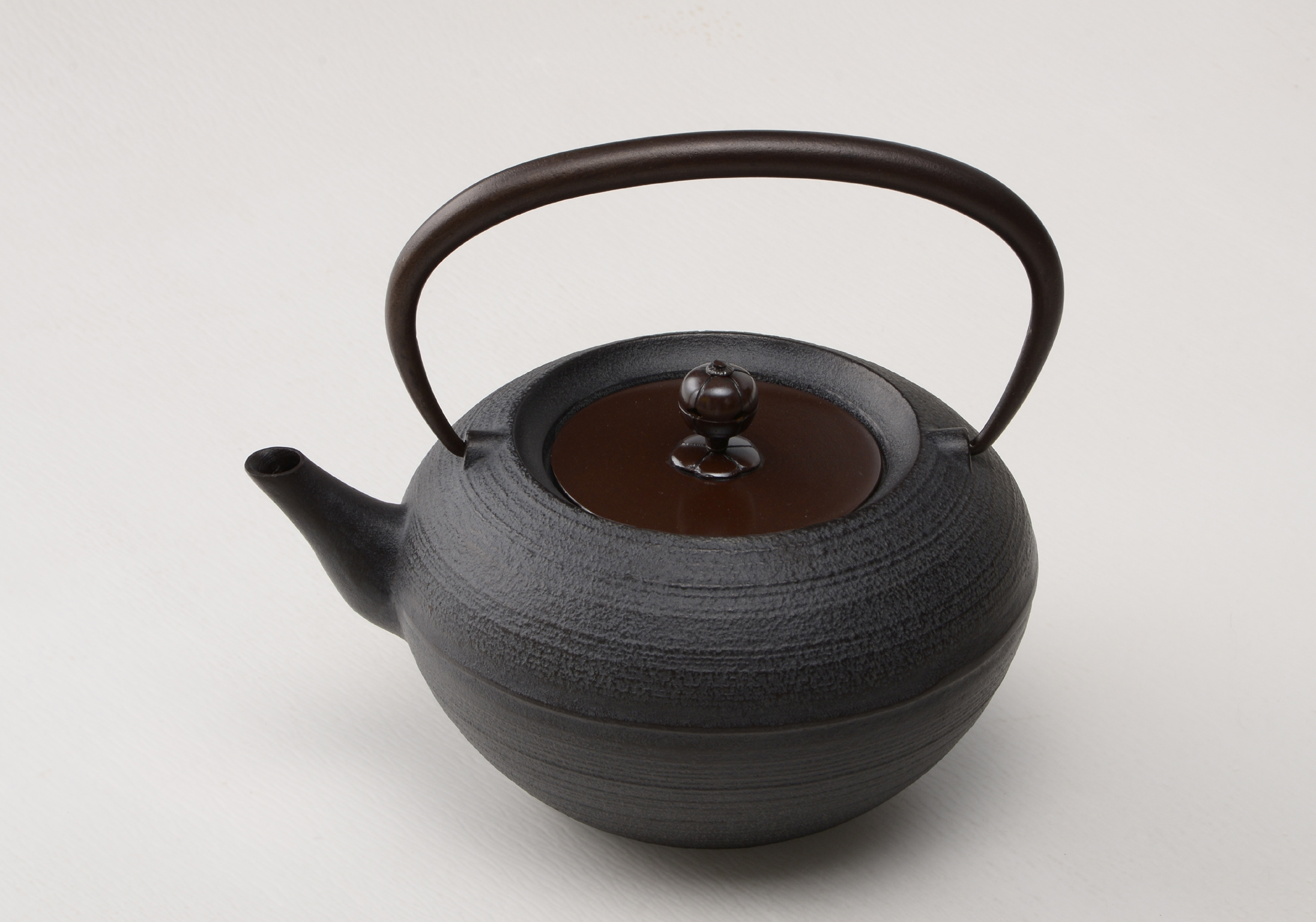 鋳心ノ工房［鉄瓶・平つぼ(ひらつぼ）］