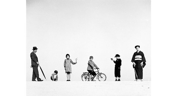 植田正治生誕100周年、砂丘を舞台に傑作で綴る特別展「SHOJI UEDA