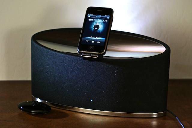 Bowers & Wilkins Zeppelin Mini Delivers a Sensual Feast [Review