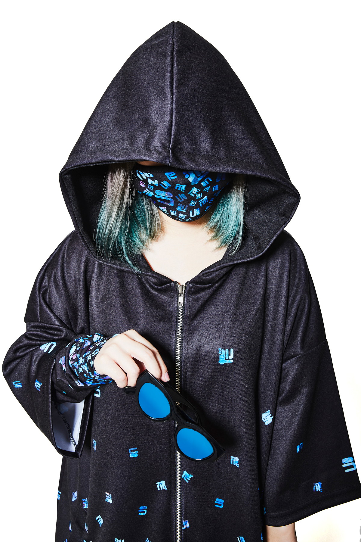 うごくちゃん×ヴィレッジヴァンガード 水色パーカー 【公式通販】