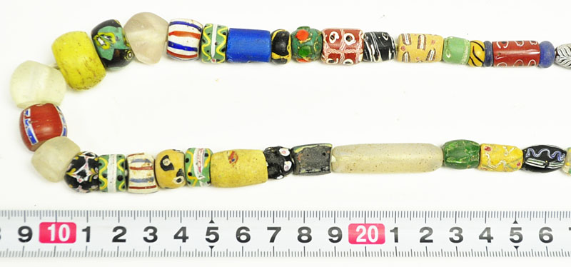 アフリカ・アンティーク トンボ玉 ビーズ (u334-11) - アフリカ雑貨店