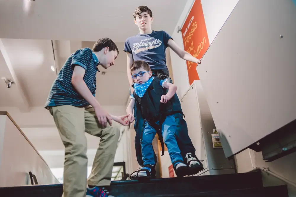 子ども用 立位移動補助具 Firefly アップシー | アビリティーズ・ケア