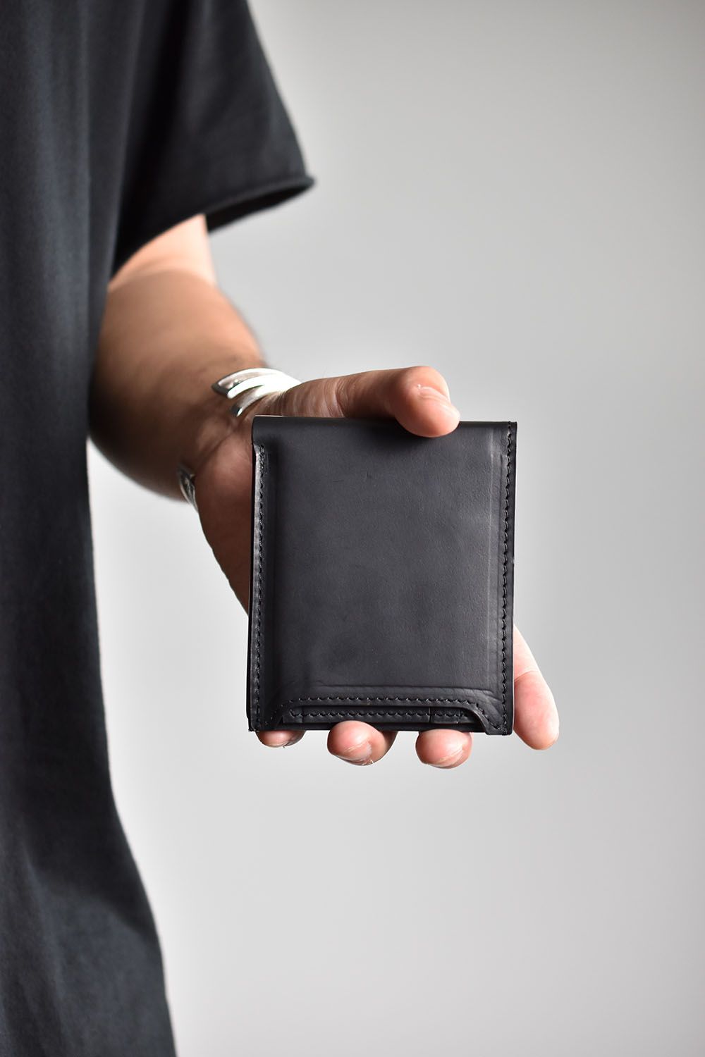 ISAMU KATAYAMA BACKLASH - GUIDI オイルカーフ二つ折り財布