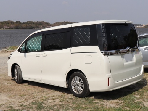 マルチシェード|アイズの高断熱サンシェード|VOXY 80系|株式会社アイズ