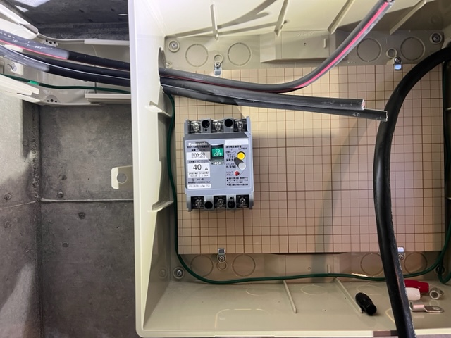 メルセデスベンツ 充電用ウォールユニット取付け工事｜アンテナ