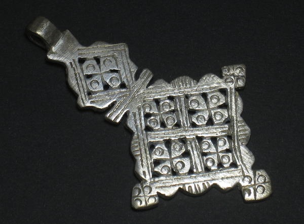 エチオピアンクロス(ニッケル・中)<アフリカのメタルアクセサリー