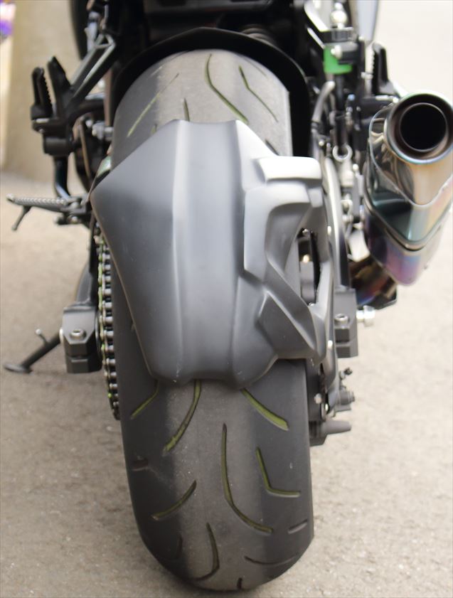 Z1000に水はね防止のスプラッシュガードを装着！| AxxL