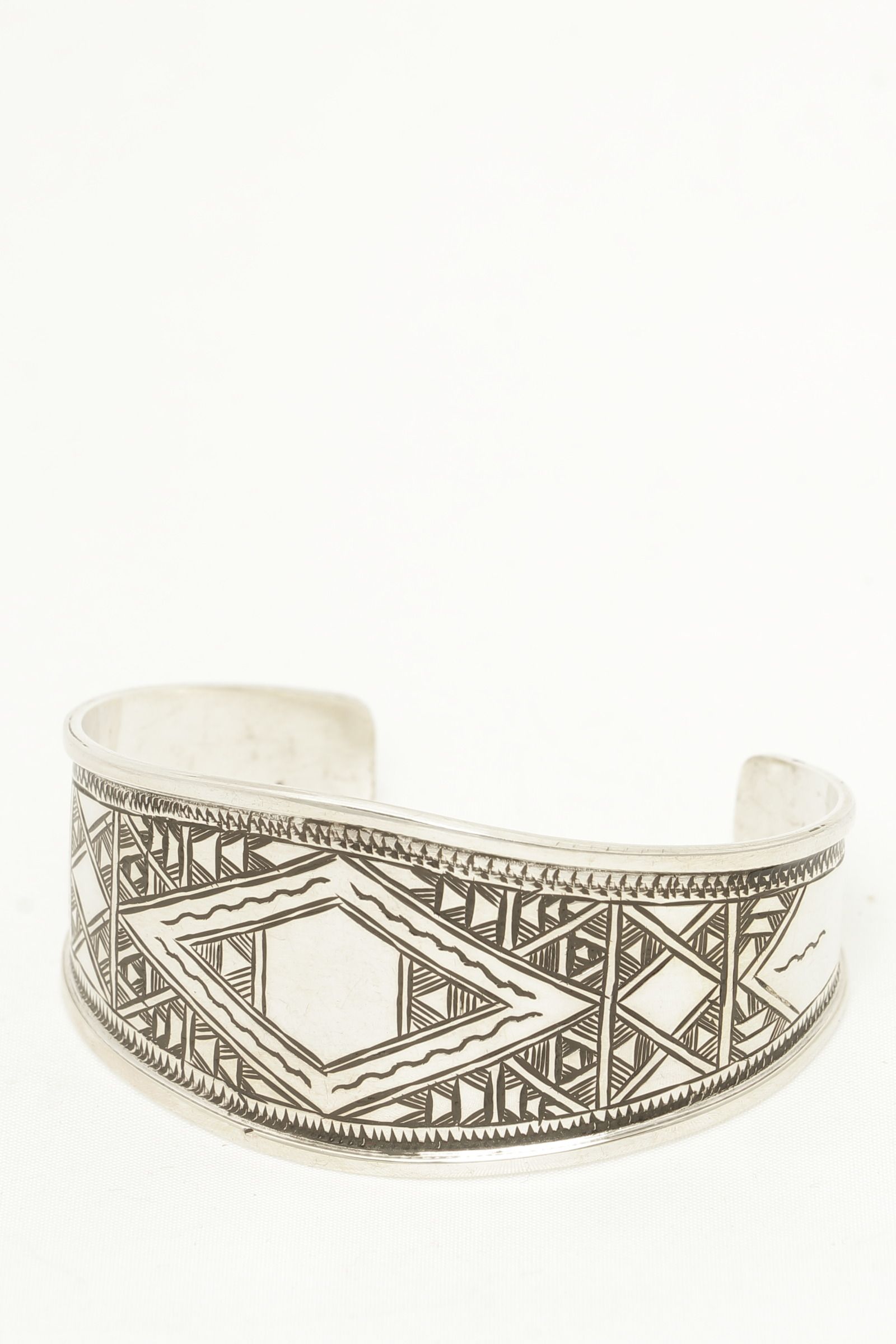 ADAWAT'N TUAREG - Affo / アフォ ハンドメイド シルバー バングル