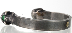 ストップライト・2スカルバングルのスカルノ目にスタールビー、翡翠の