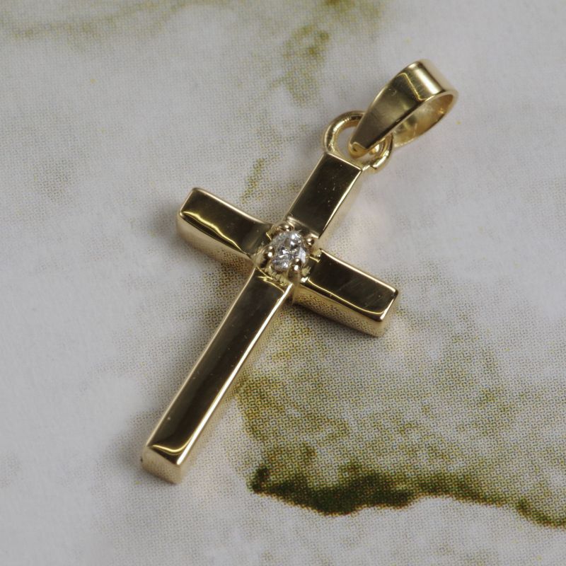 K18ダイヤ入りクロスペンダント｜ユニセックス対応ジュエリー | ベル宝飾