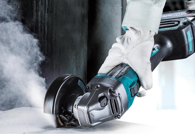 場所を選ばない自由を手に入れる：マキタ充電式ディスクグラインダ完全