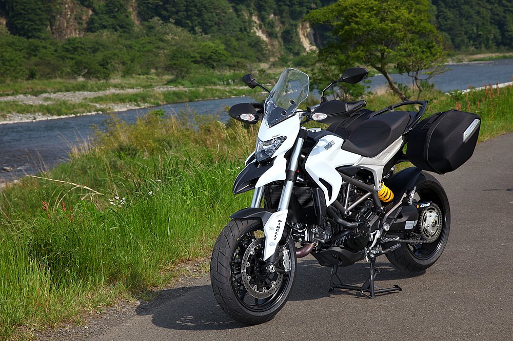 ドゥカティ ハイパーストラーダ – 扱いやすいミドル版ムルティ