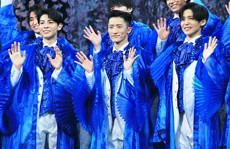 Snow Manが青色の衣装で「医療従事者にエ－ル」 深澤辰哉「滝沢